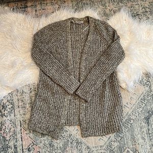 Longer cardigan, loft size medium, it’s a green and white color.